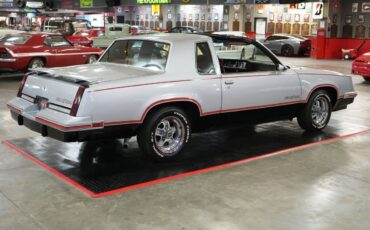 Oldsmobile-Hurst-442-Coupe-1984-Silver-Red-126073-29