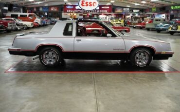 Oldsmobile-Hurst-442-Coupe-1984-Silver-Red-126073-30