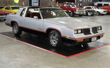 Oldsmobile-Hurst-442-Coupe-1984-Silver-Red-126073-31