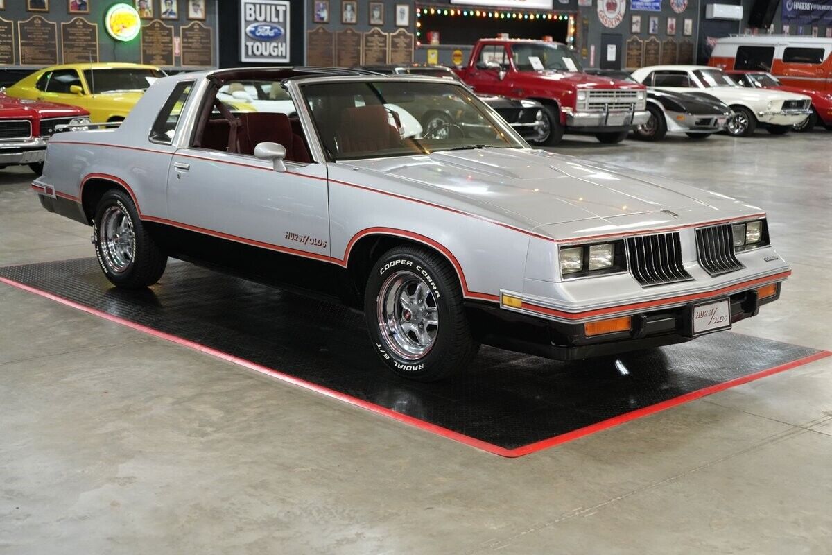 Oldsmobile-Hurst-442-Coupe-1984-Silver-Red-126073-31