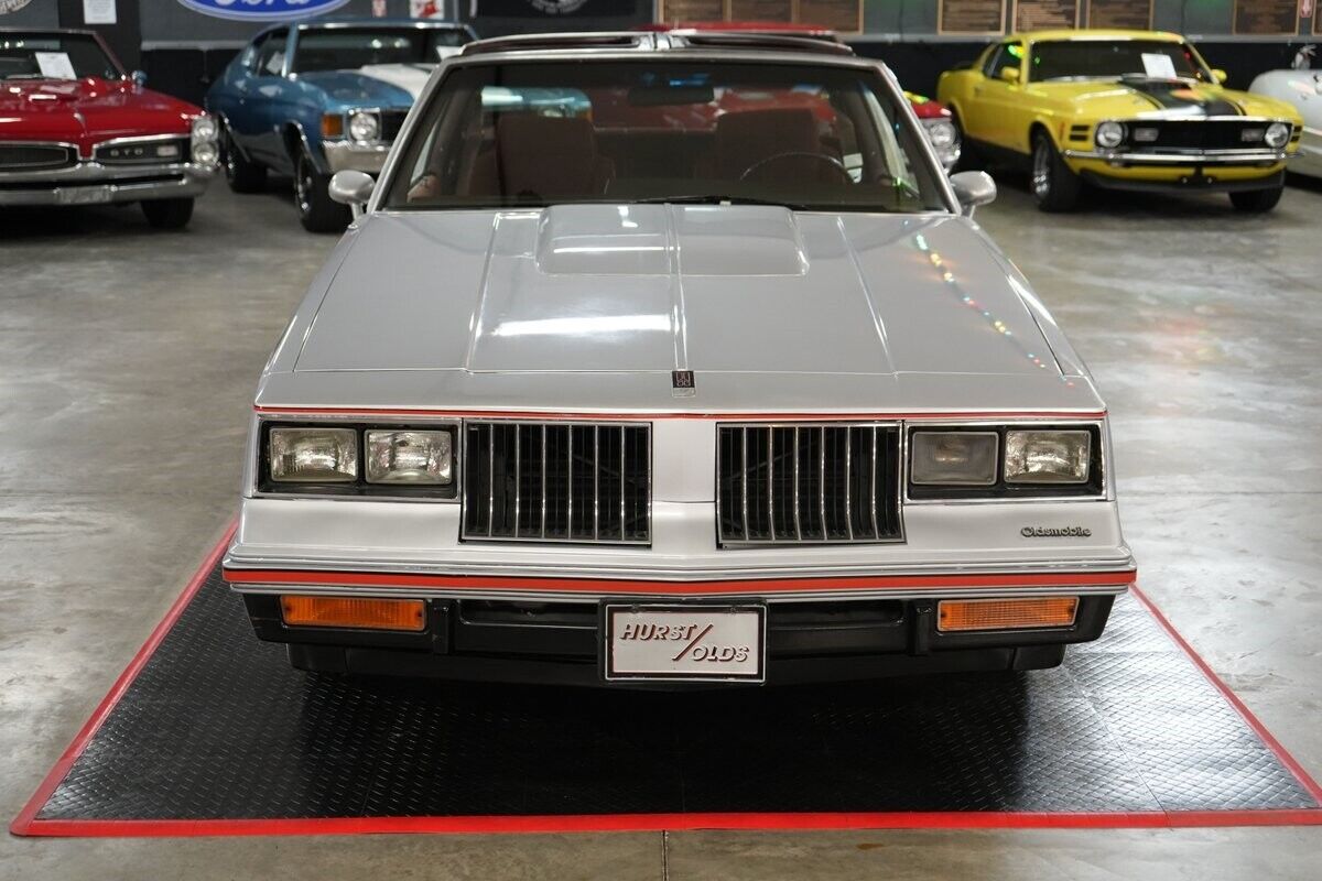 Oldsmobile-Hurst-442-Coupe-1984-Silver-Red-126073-32