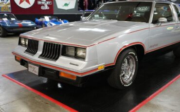 Oldsmobile-Hurst-442-Coupe-1984-Silver-Red-126073-33