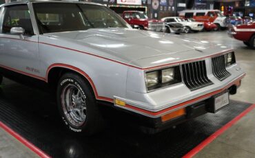 Oldsmobile-Hurst-442-Coupe-1984-Silver-Red-126073-36