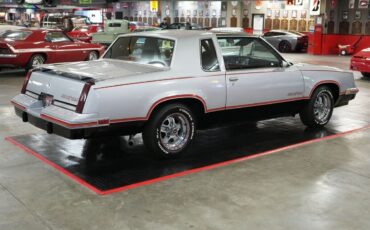 Oldsmobile-Hurst-442-Coupe-1984-Silver-Red-126073-5