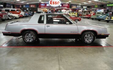 Oldsmobile-Hurst-442-Coupe-1984-Silver-Red-126073-6