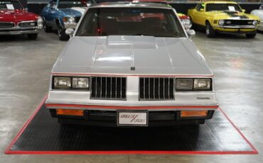 Oldsmobile-Hurst-442-Coupe-1984-Silver-Red-126073-8