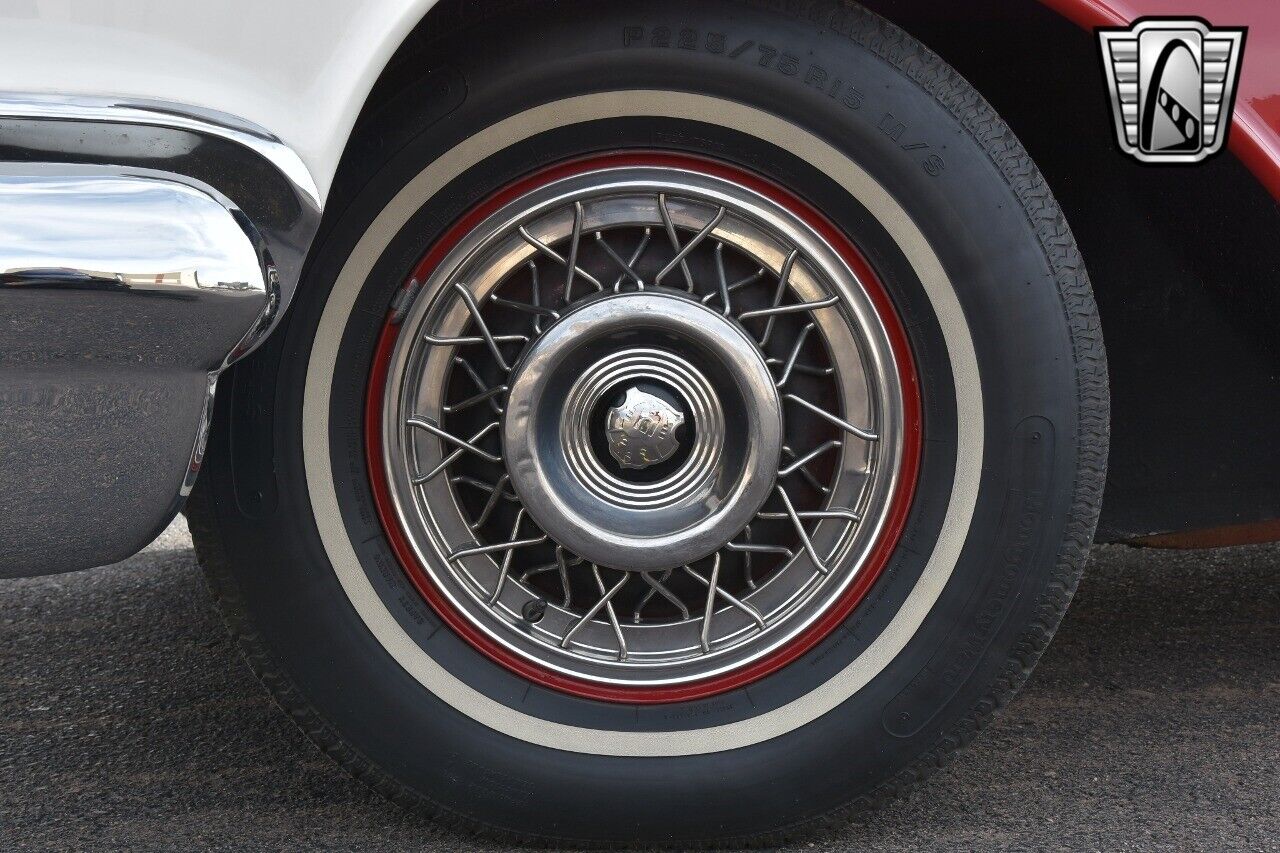 Oldsmobile-Ninety-Eight-1955-Red-Green-136299-10