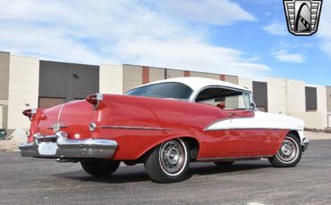 Oldsmobile-Ninety-Eight-1955-Red-Green-136299-6