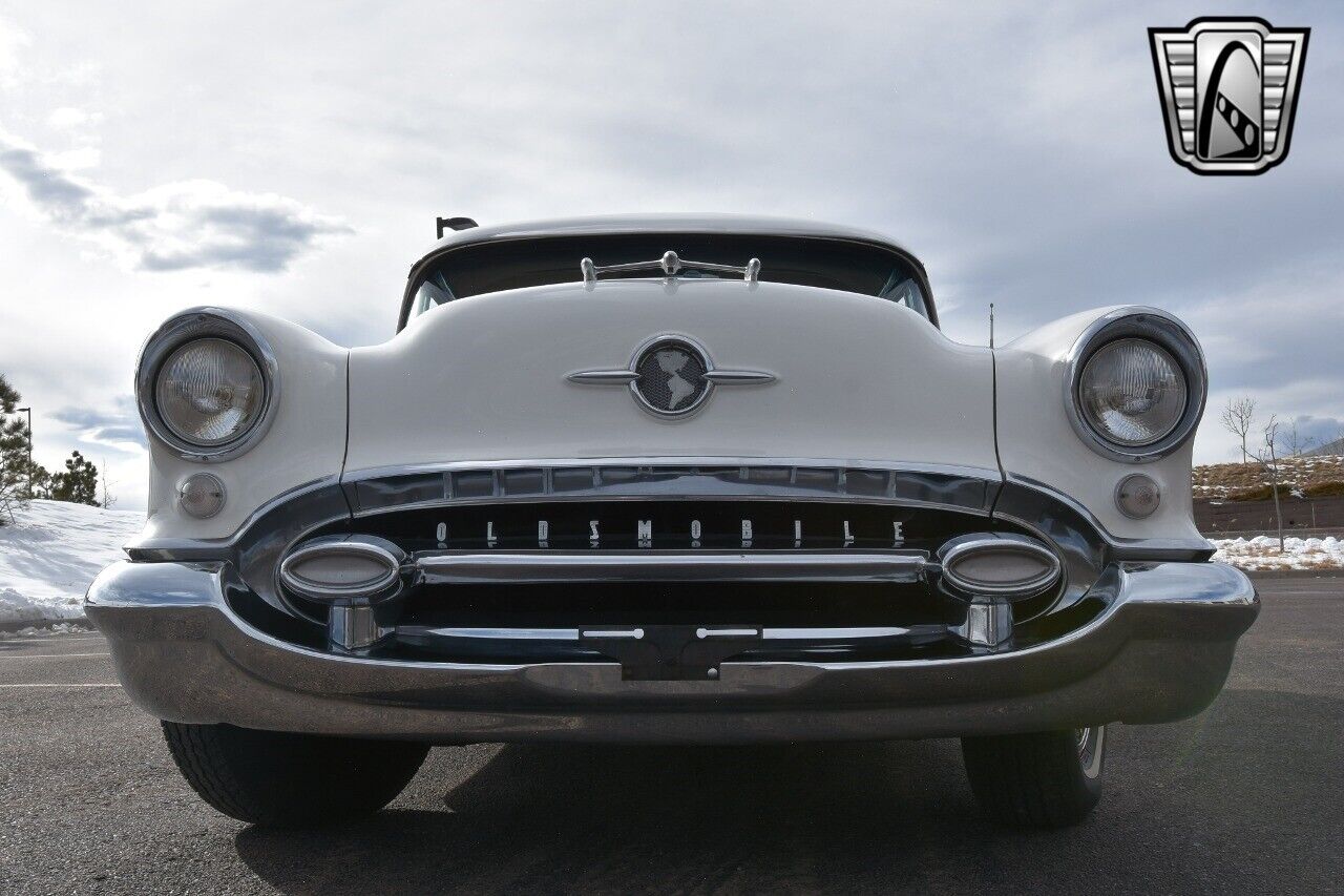 Oldsmobile-Ninety-Eight-1955-Red-Green-136299-9