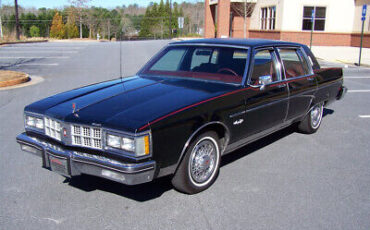 Oldsmobile Ninety-Eight Berline 1981