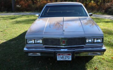 Oldsmobile-Ninety-Eight-Berline-1983-Beige-Brown-106217-2