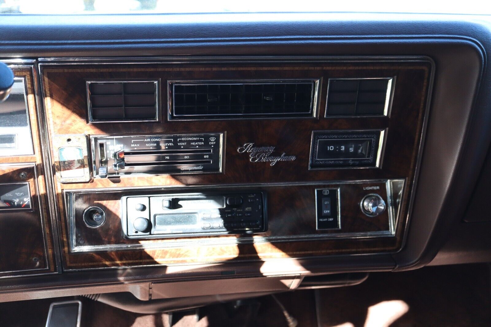 Oldsmobile-Ninety-Eight-Berline-1983-Beige-Brown-106217-22