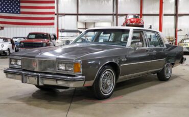 Oldsmobile Ninety-Eight Berline 1984