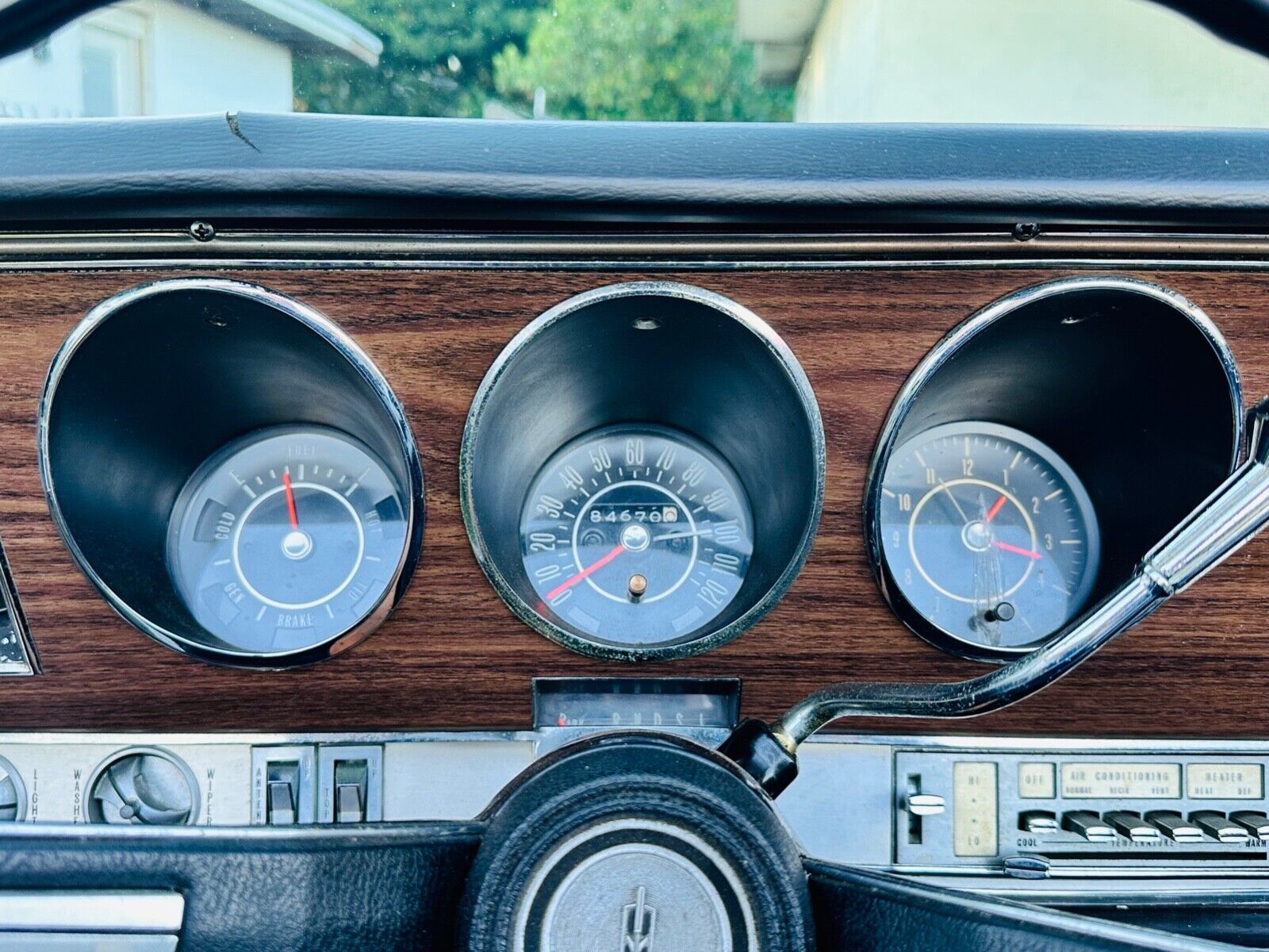 Oldsmobile-Ninety-Eight-Cabriolet-1968-Yellow-Black-135185-17