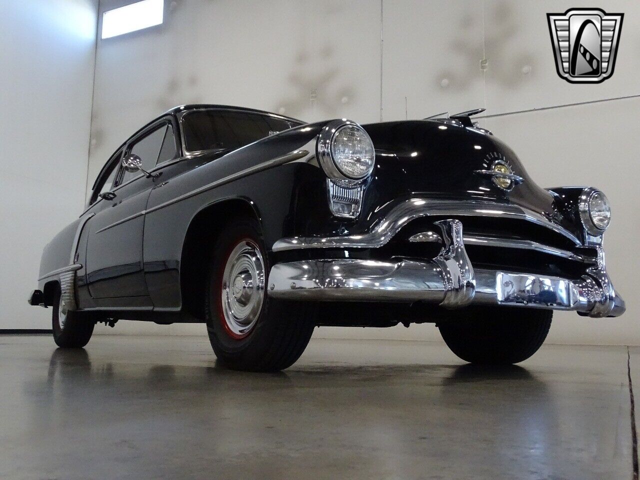 Oldsmobile-Rocket-88-1951-Black-Tan-48985-10