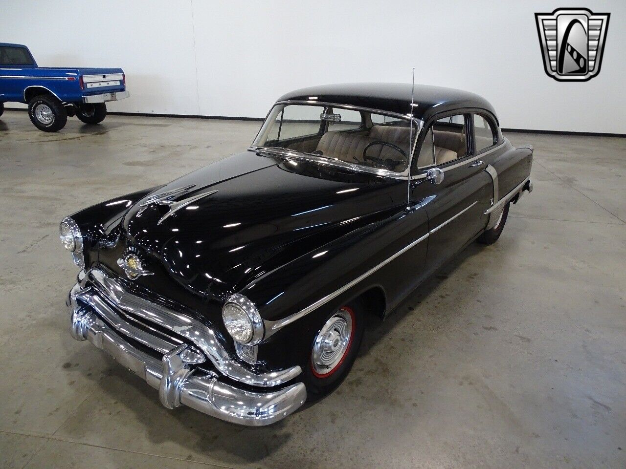 Oldsmobile-Rocket-88-1951-Black-Tan-48985-2