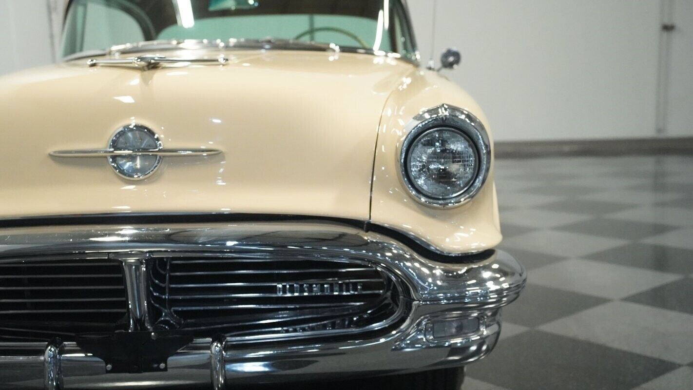 Oldsmobile-Super-88-Holiday-1956-Citation-Bronze-Tan-28888-18