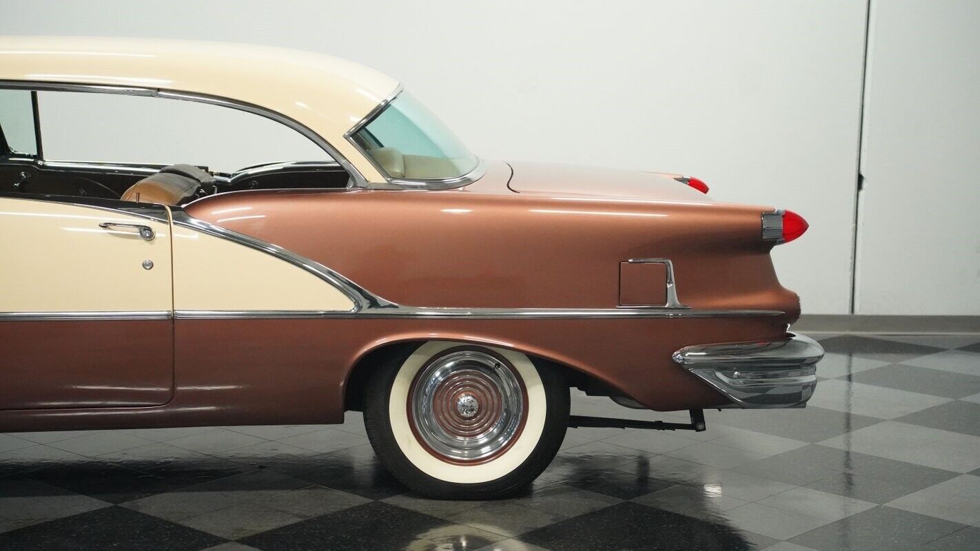 Oldsmobile-Super-88-Holiday-1956-Citation-Bronze-Tan-28888-22