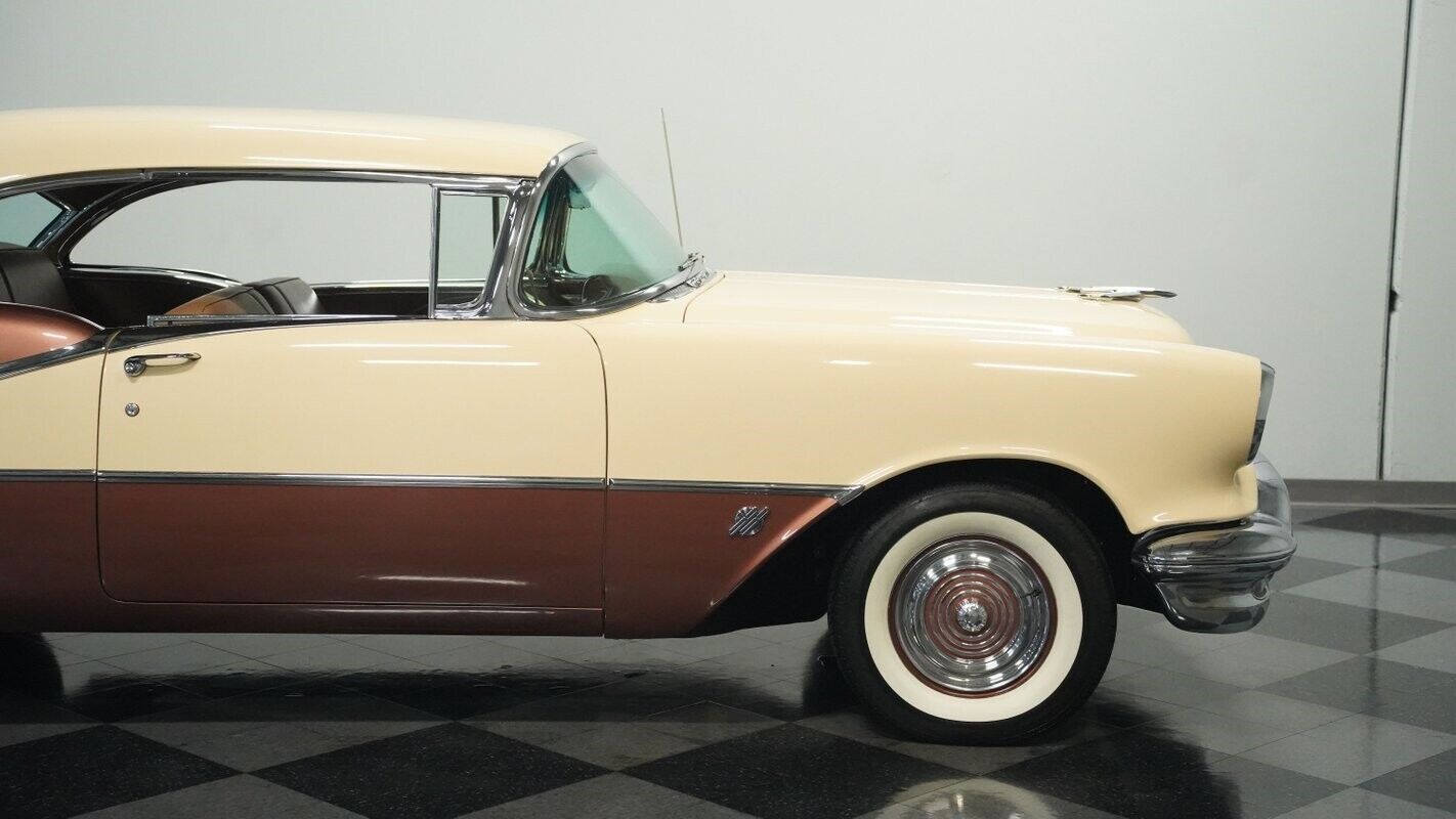 Oldsmobile-Super-88-Holiday-1956-Citation-Bronze-Tan-28888-27