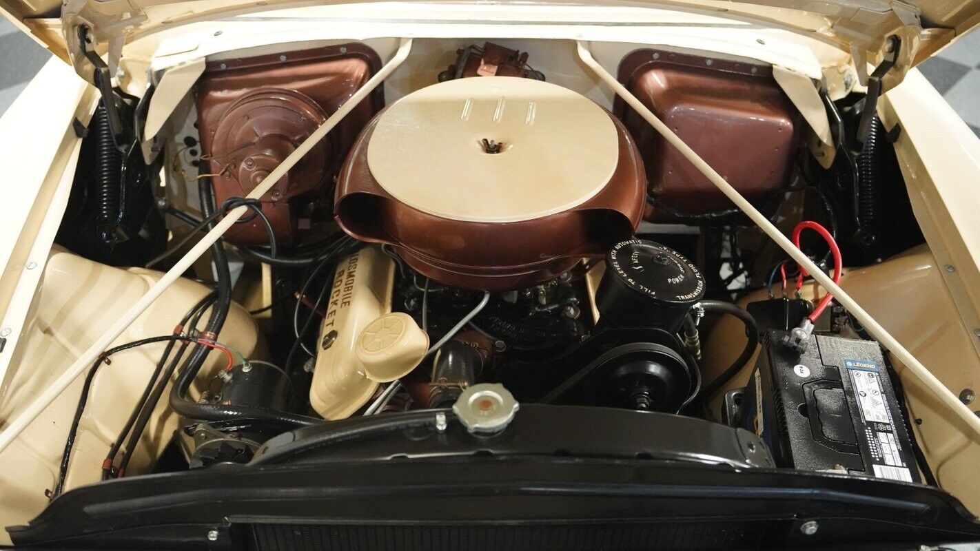 Oldsmobile-Super-88-Holiday-1956-Citation-Bronze-Tan-28888-3