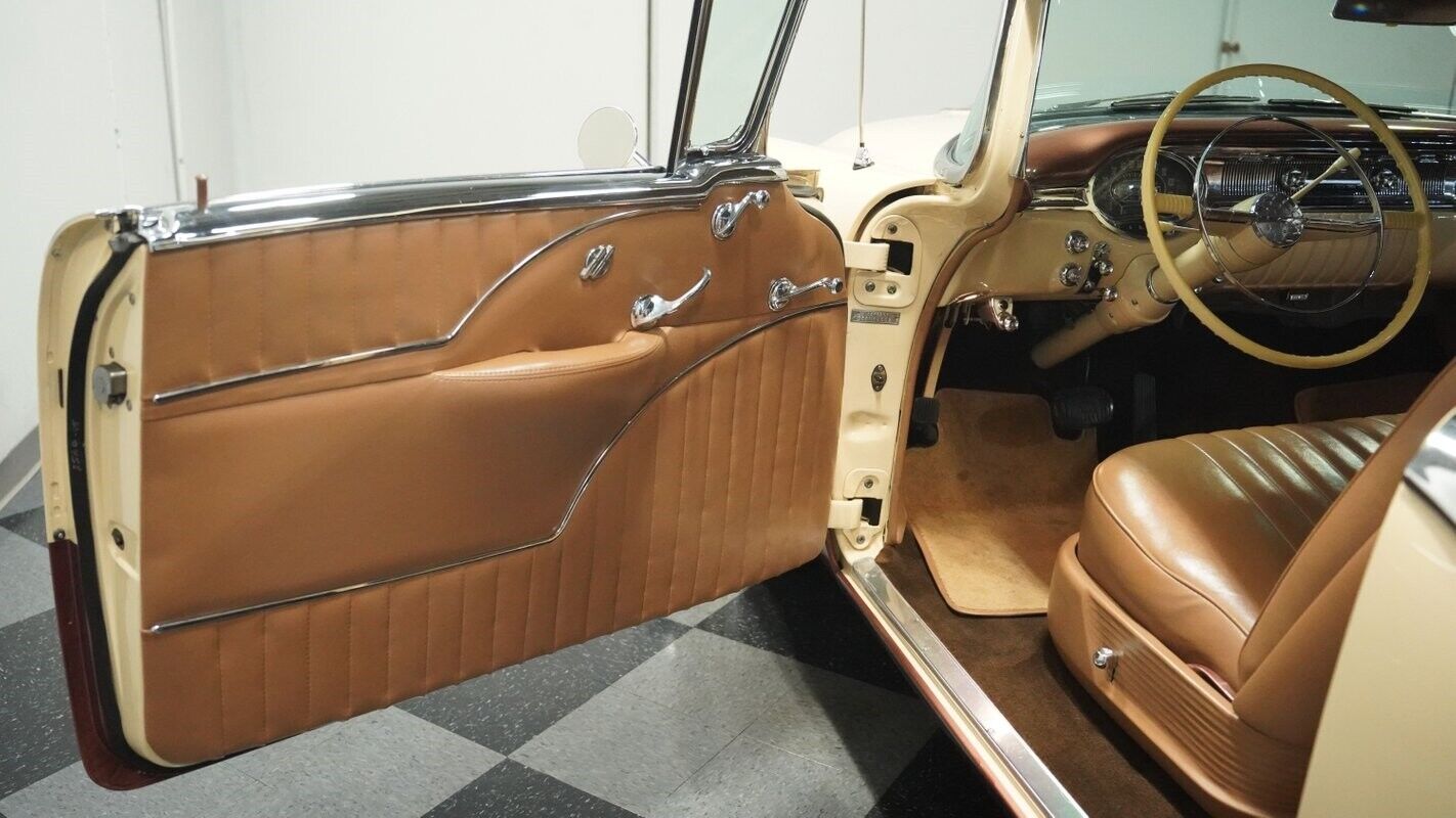 Oldsmobile-Super-88-Holiday-1956-Citation-Bronze-Tan-28888-32