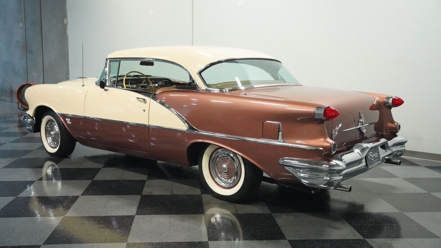 Oldsmobile-Super-88-Holiday-1956-Citation-Bronze-Tan-28888-7