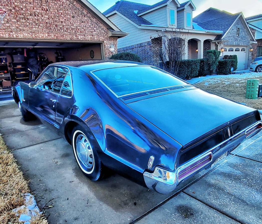 Oldsmobile-Toronado-1968-128747-5