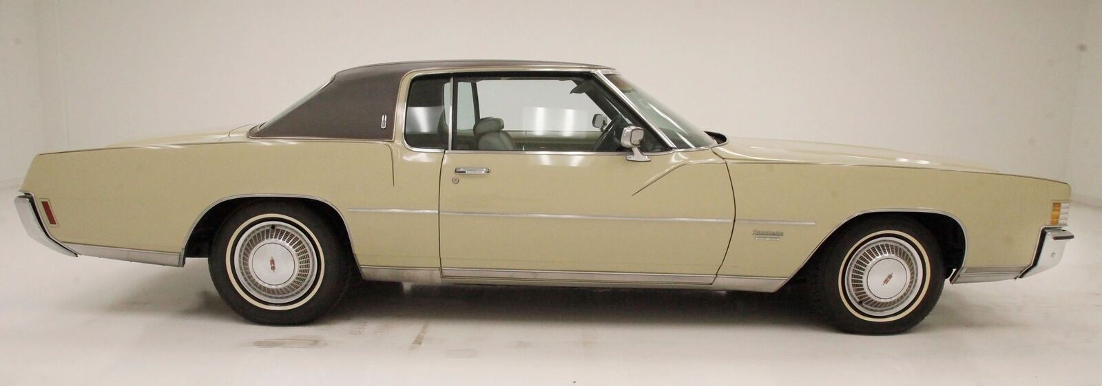 Oldsmobile-Toronado-1972-Covert-Beige-Gold-128686-1