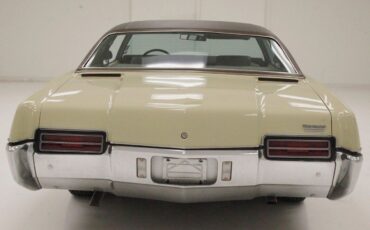 Oldsmobile-Toronado-1972-Covert-Beige-Gold-128686-4