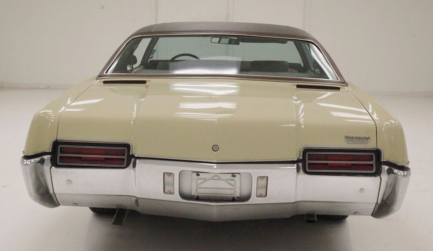 Oldsmobile-Toronado-1972-Covert-Beige-Gold-128686-4