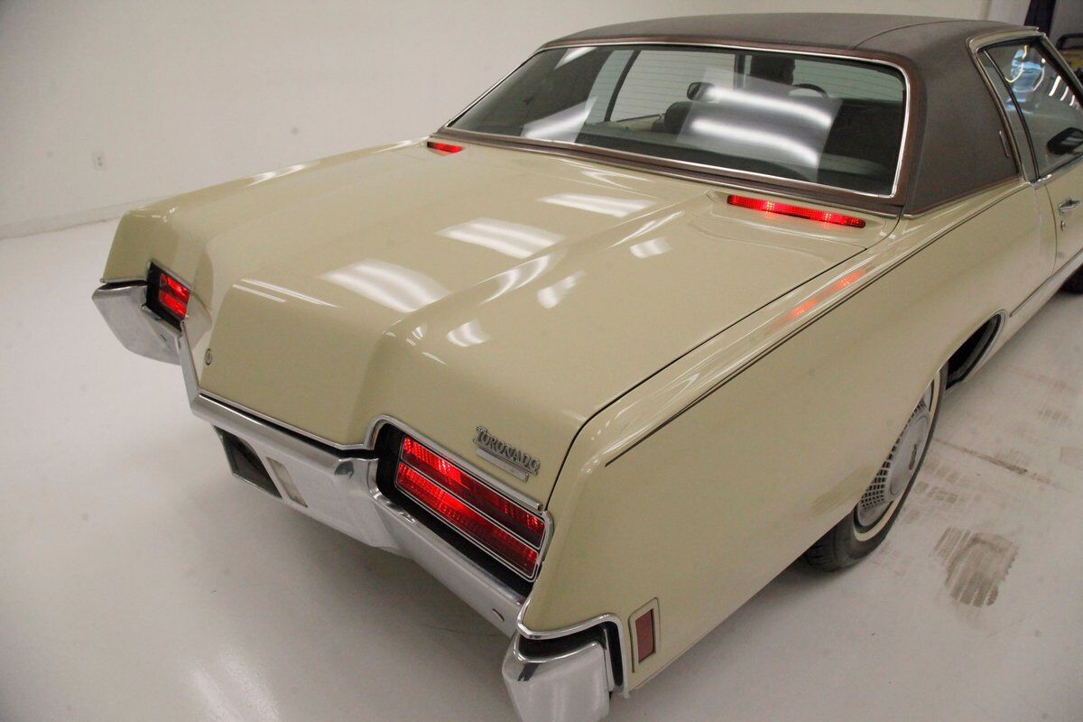 Oldsmobile-Toronado-1972-Covert-Beige-Gold-128686-6