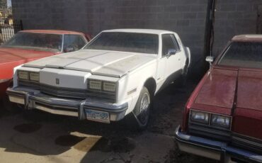 Oldsmobile-Toronado-1985-133139-1