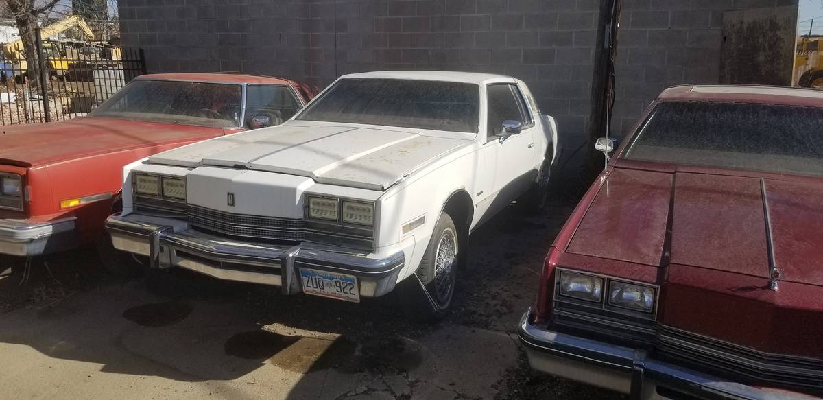 Oldsmobile-Toronado-1985-133139-1