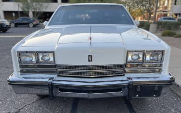 Oldsmobile-Toronado-1985-white-97388-2