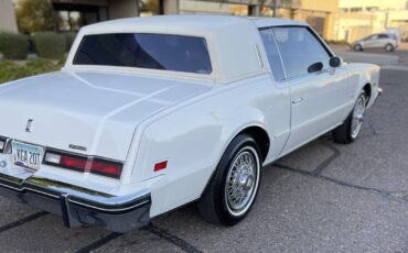 Oldsmobile-Toronado-1985-white-97388-4