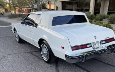 Oldsmobile-Toronado-1985-white-97388-5