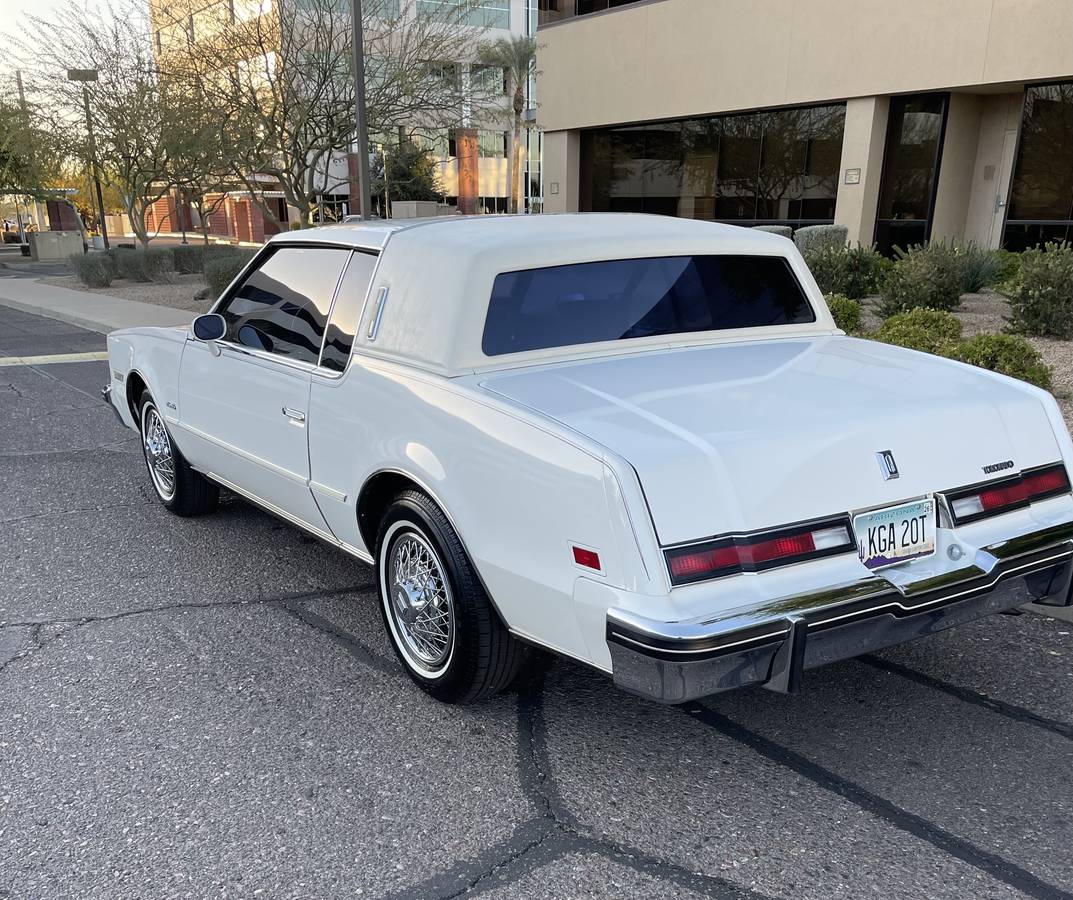 Oldsmobile-Toronado-1985-white-97388-5