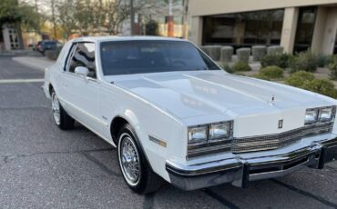 Oldsmobile-Toronado-1985-white-97388-6