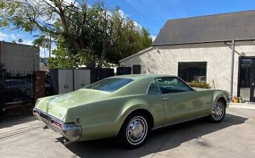 Oldsmobile-Toronado-Coupe-1969-Green-White-163596-6