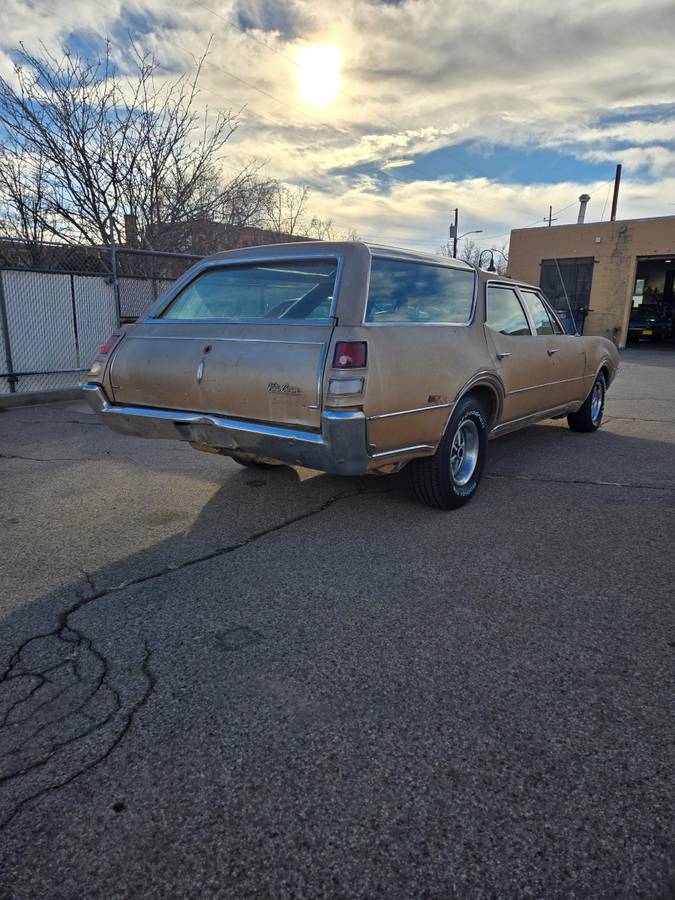 Oldsmobile-Vista-cruiser-1969-108952-1