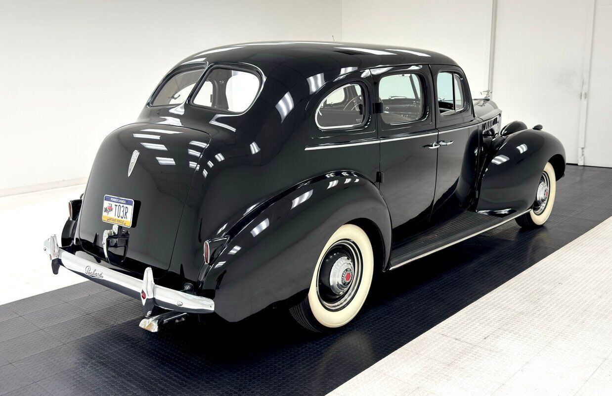 Packard-110-1800-Series-Berline-1940-Black-Tan-15477-4