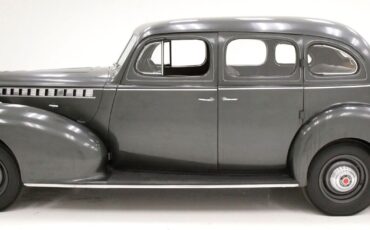 Packard-120-Berline-1940-Black-Gray-74591-1