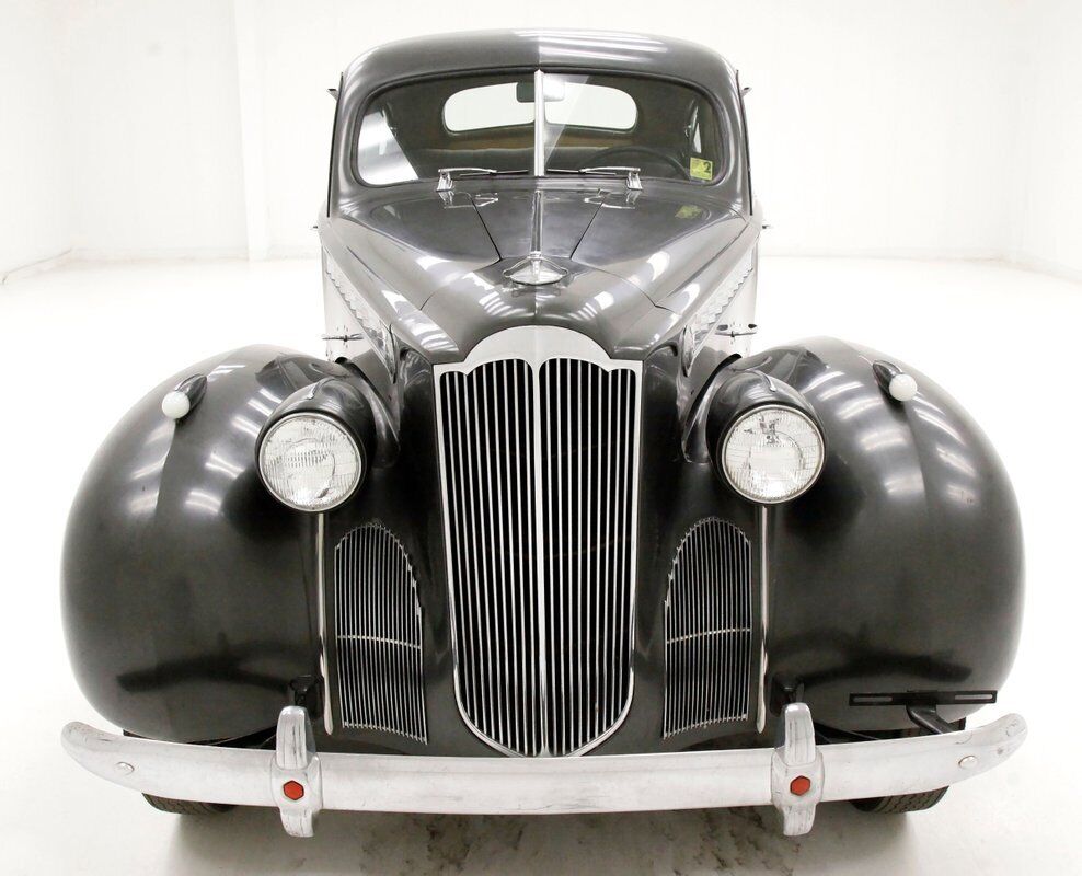 Packard-120-Berline-1940-Black-Gray-74591-6