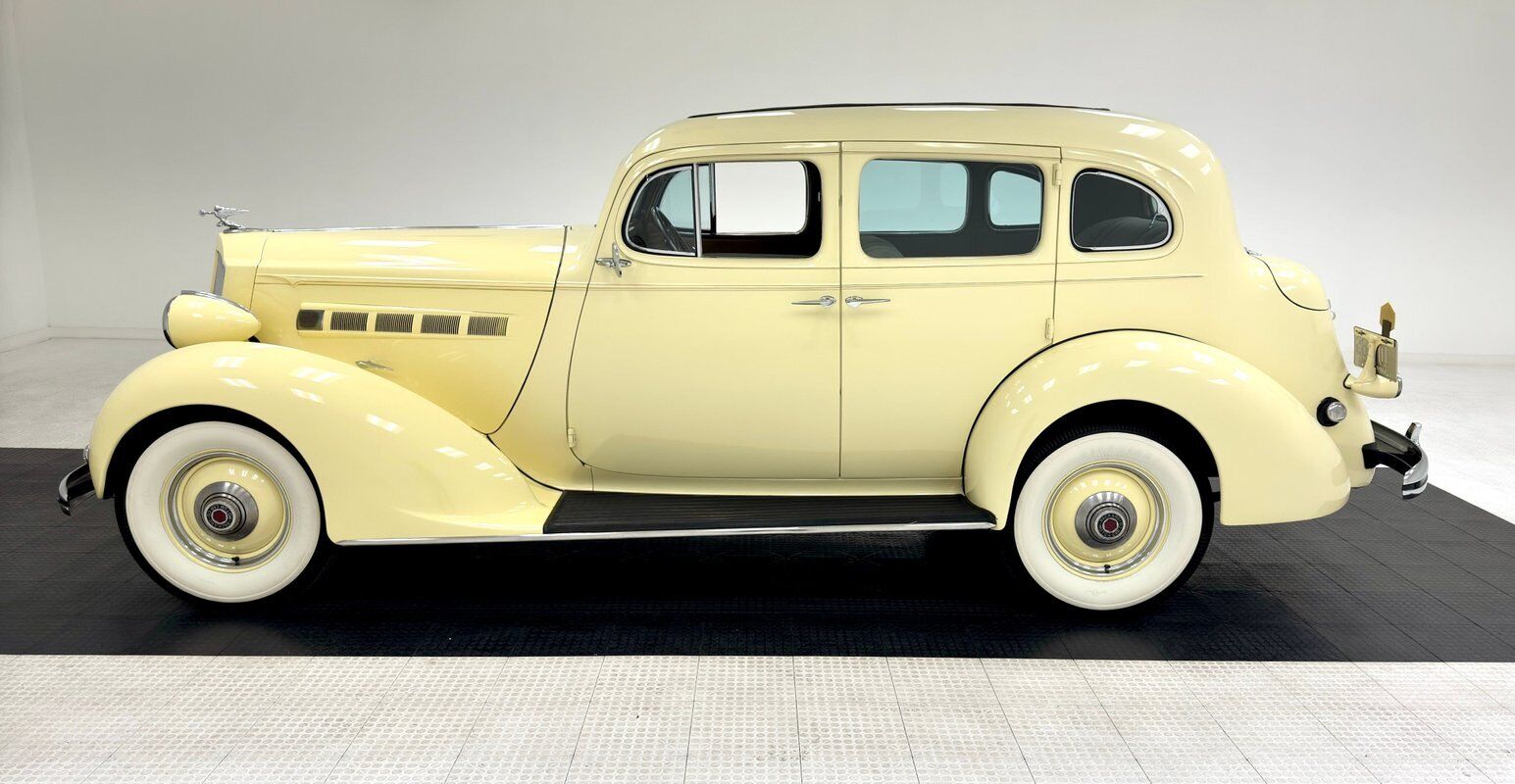 Packard-120-Series-Berline-1936-Packard-Cream-Tan-67092-1