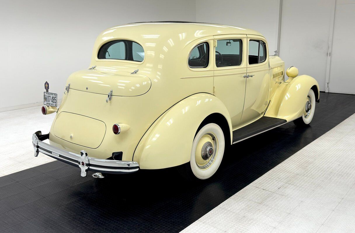 Packard-120-Series-Berline-1936-Packard-Cream-Tan-67092-4