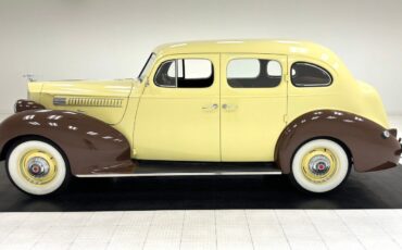 Packard-1700-Berline-1939-Yellow-Brown-127137-1