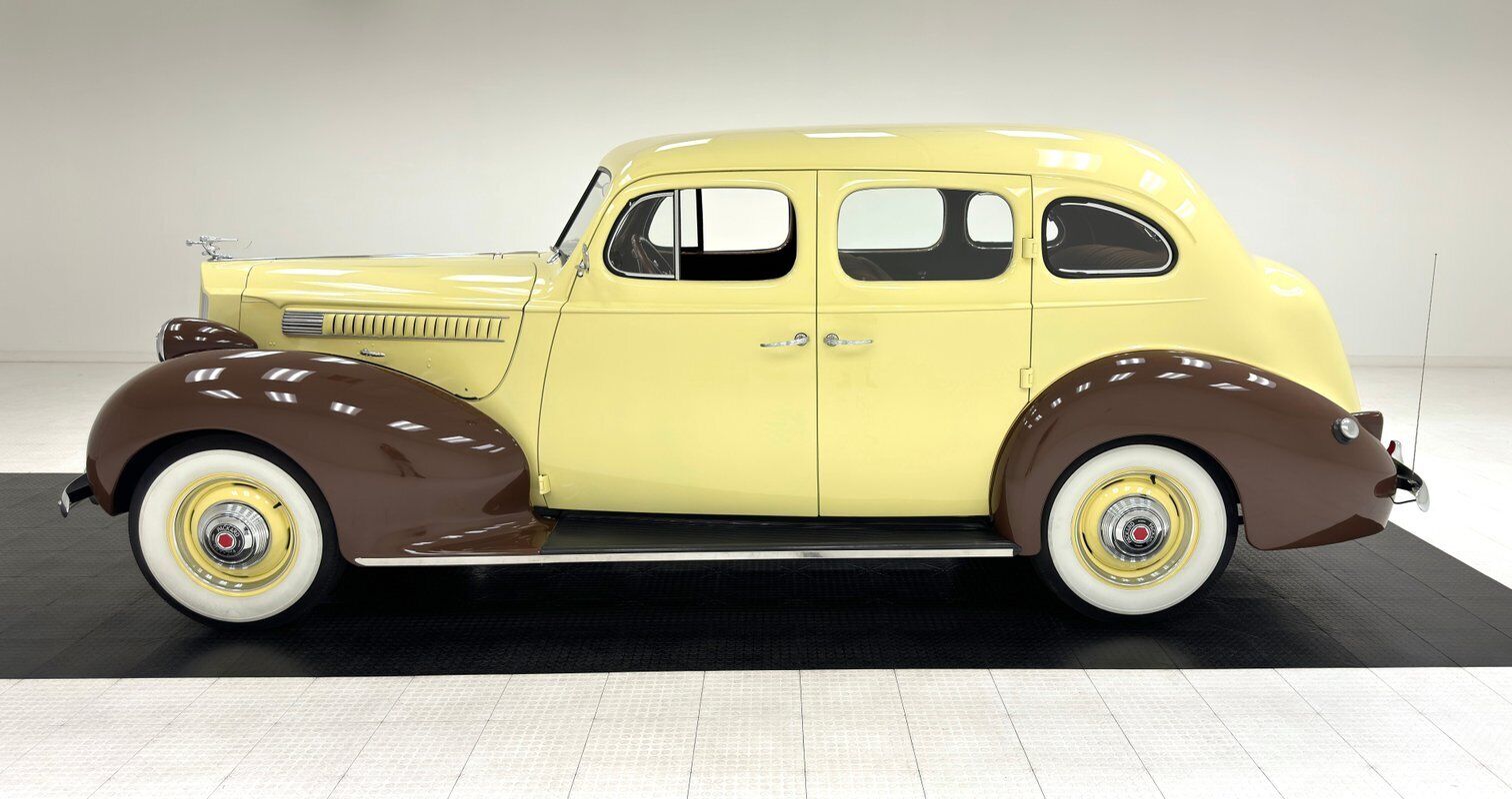 Packard-1700-Berline-1939-Yellow-Brown-127137-1