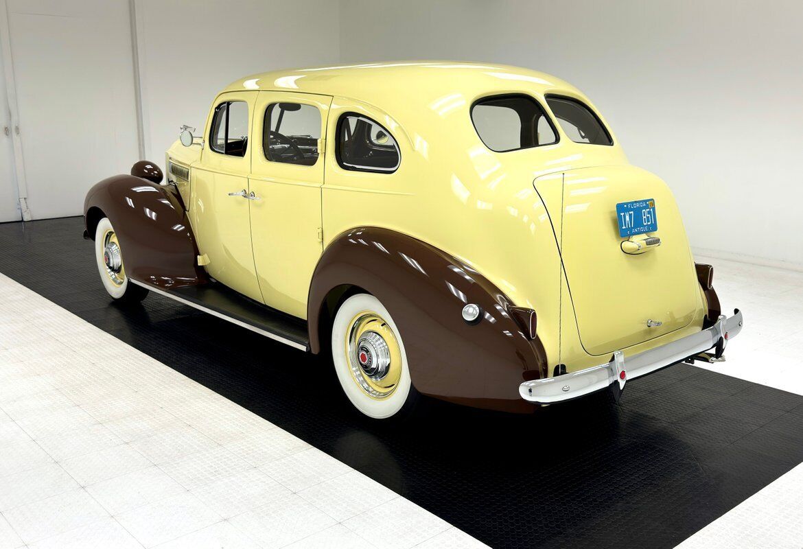 Packard-1700-Berline-1939-Yellow-Brown-127137-2