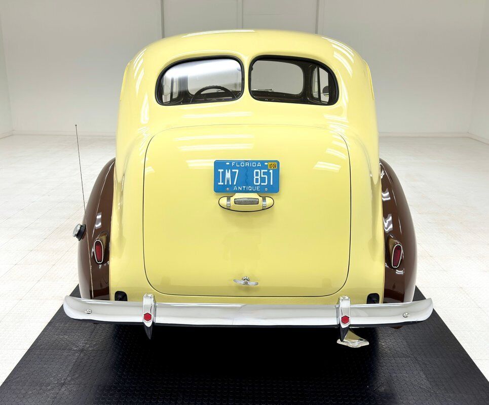 Packard-1700-Berline-1939-Yellow-Brown-127137-3