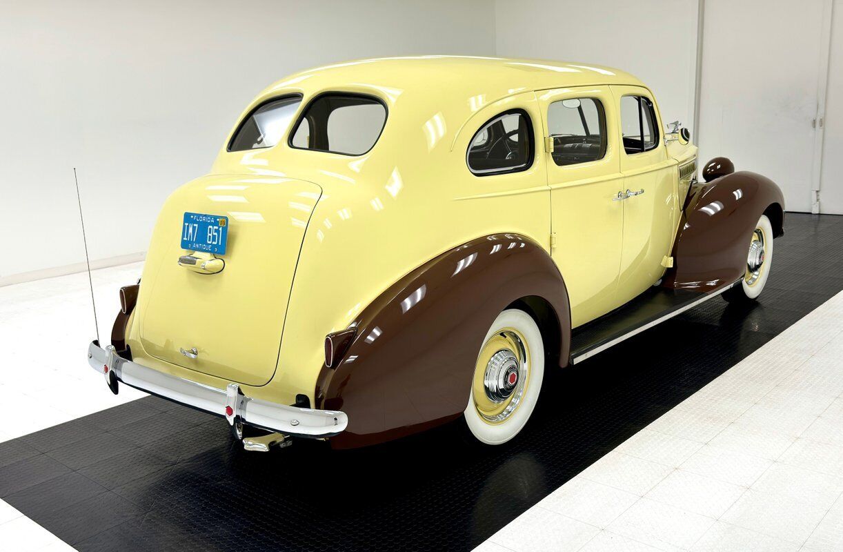 Packard-1700-Berline-1939-Yellow-Brown-127137-4